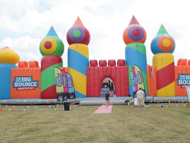 Big Bounce America Bounce House | Travel Channel